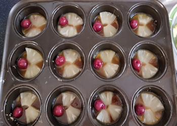 Bakkerij, klein gebak – Ananascupcakes-ondersteboven-1