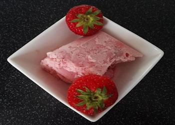 Desserts – Zelfgemaakte-Aardbeienroomijs