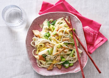 Hoofdgerechten, pasta, vega – Noedels met asperges en vega kip